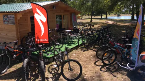 Camping Les 3 Lacs du Soleil - Trept, Rhône-Alpes, Frankrijk